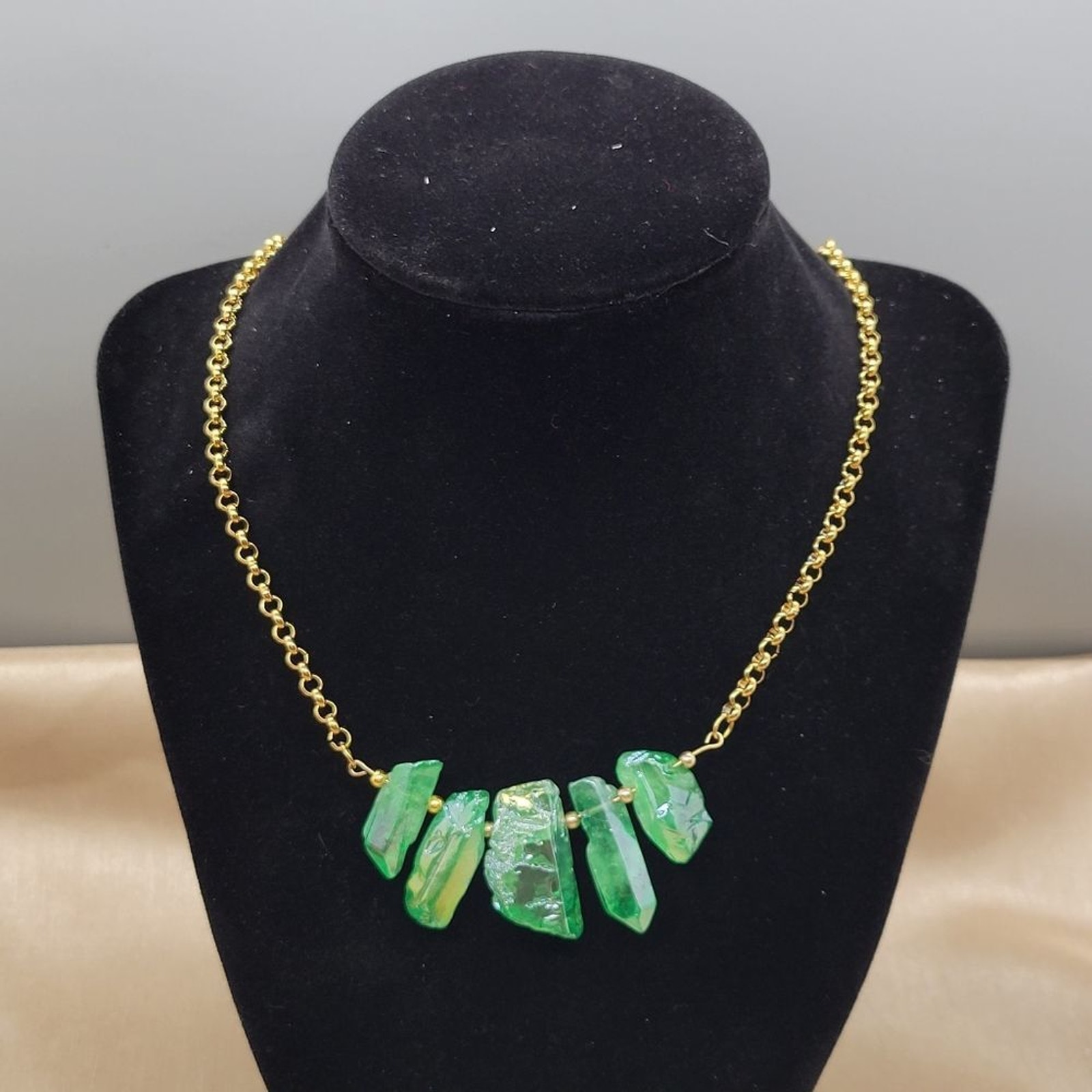 Quartz Crystal Necklace Iridescent Green Points Gold Stainless Steel Rolo Chain 20$